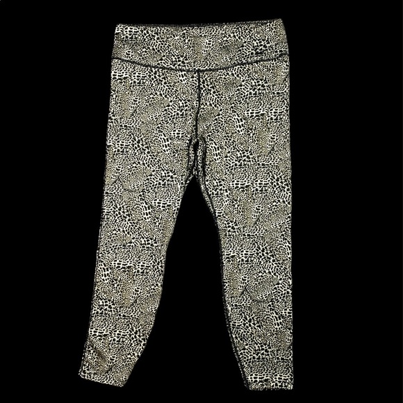 Dri-Fit Leopard Print Mid-Rise Athletic Leggings - Picture 4 of 7